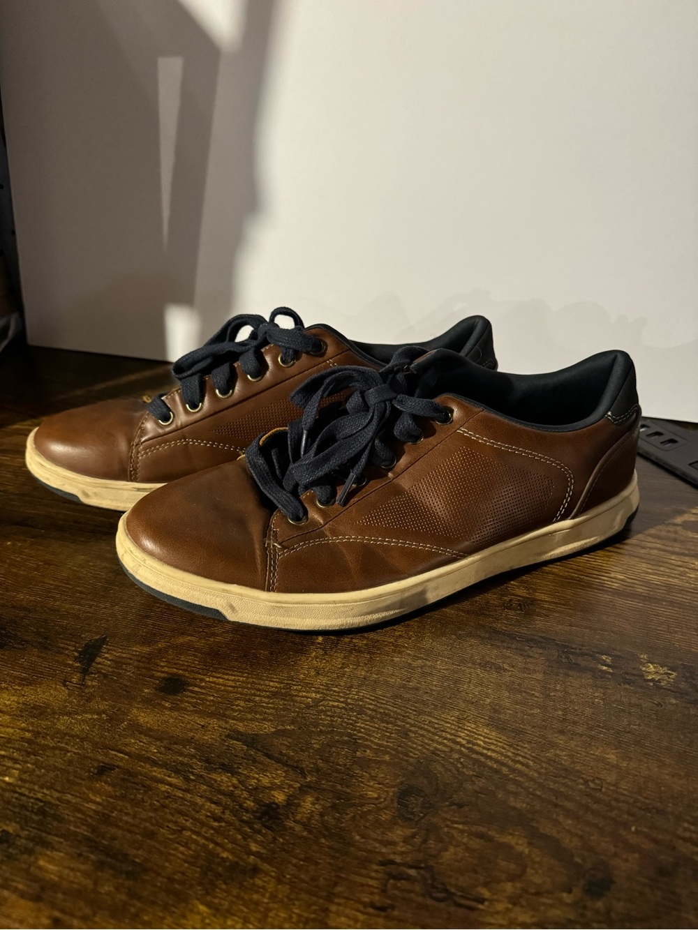 Men's size 9 Casual Brown Leather Lace-Up Sneakers